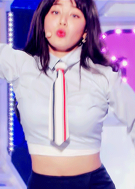 jen-nie:  jihyo → signal↳ 170520 Music core