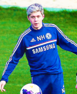 swiftclass:  Niall playing football this week (?) 
