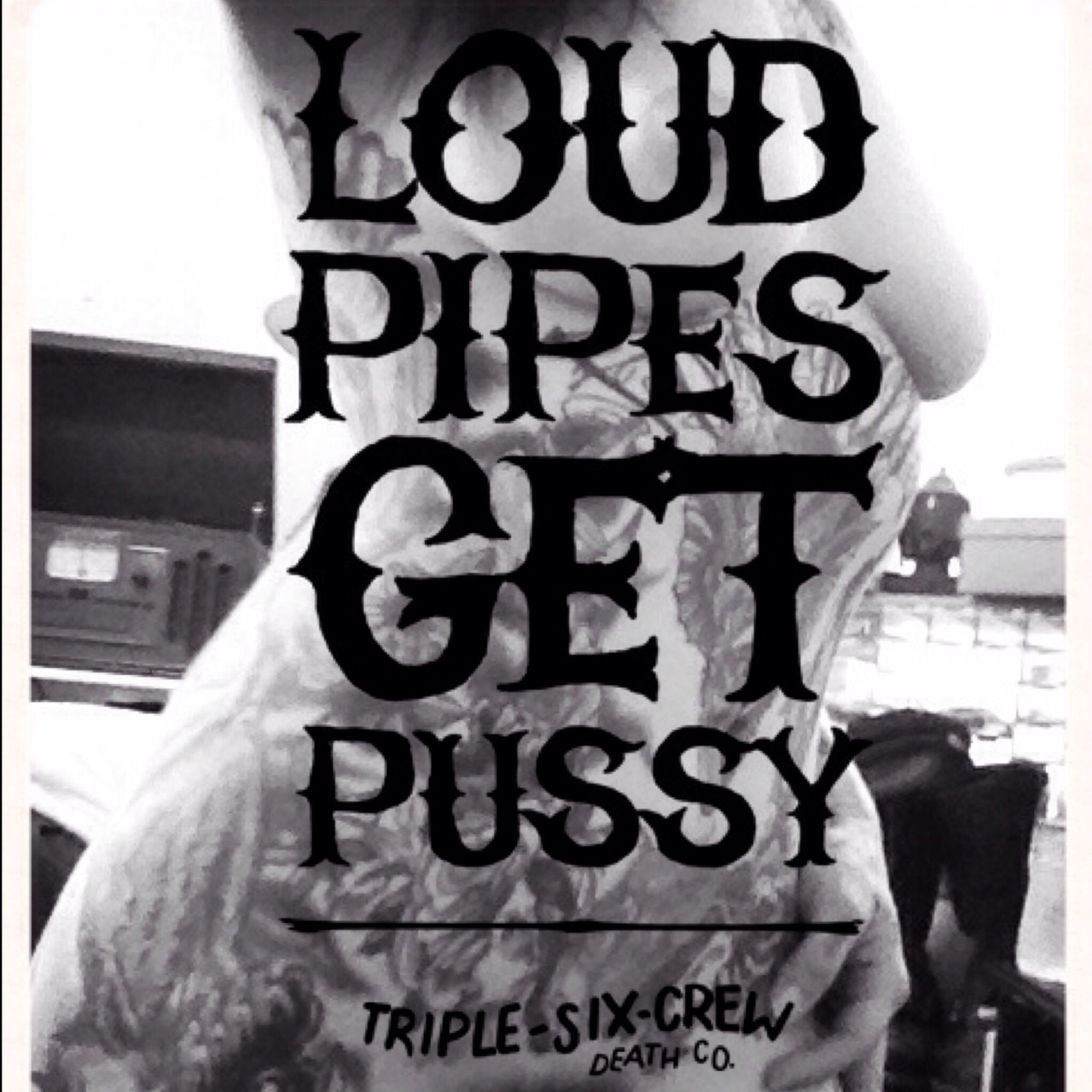 triplesixcrewdeathco:  loud pipes get pussy 