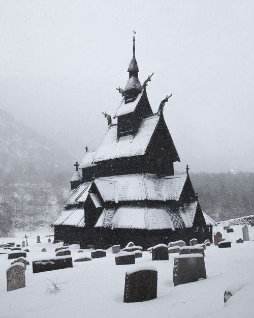 dariaendresen: Borgund in the snow.. Winter cannot come soon enough. #stavechurch #medieval #norway 