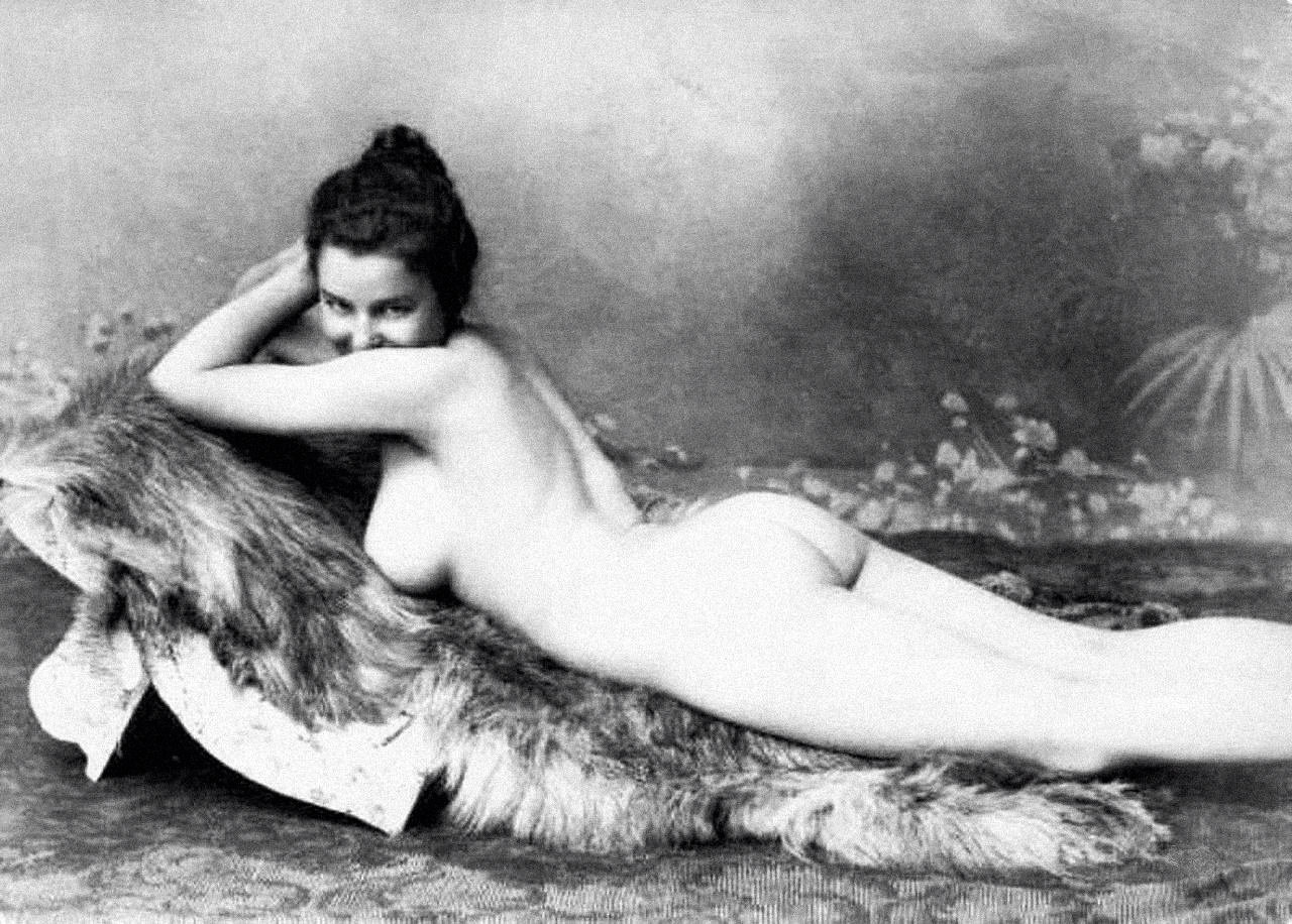 sparism:  attributed Otto Schmidt Vienna circa 1890 fur reclining nude, eyes and