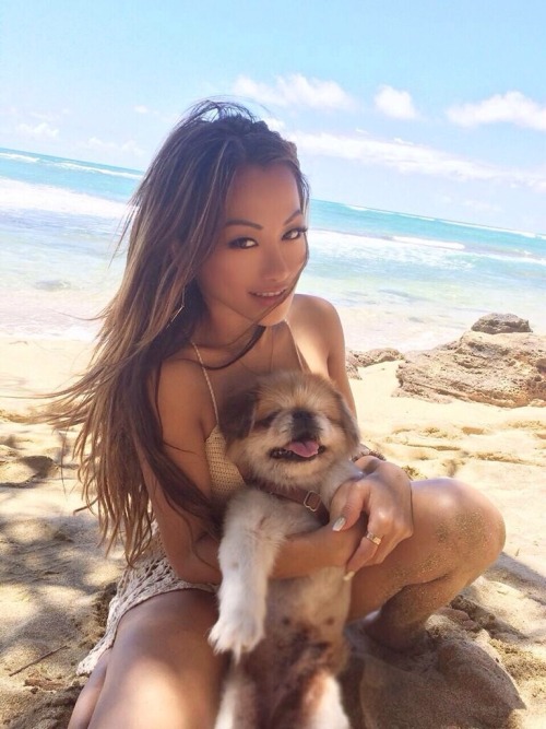 misscjmiles:  Hawaii vacation 🌴🌞👙