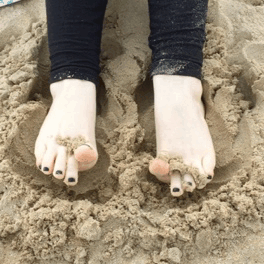 ellessexyfeet:Squiggly wiggly feets