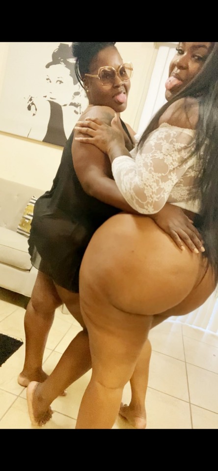 fatbootycamp:damn-you-see-her:Yo, tell your friend to come over too