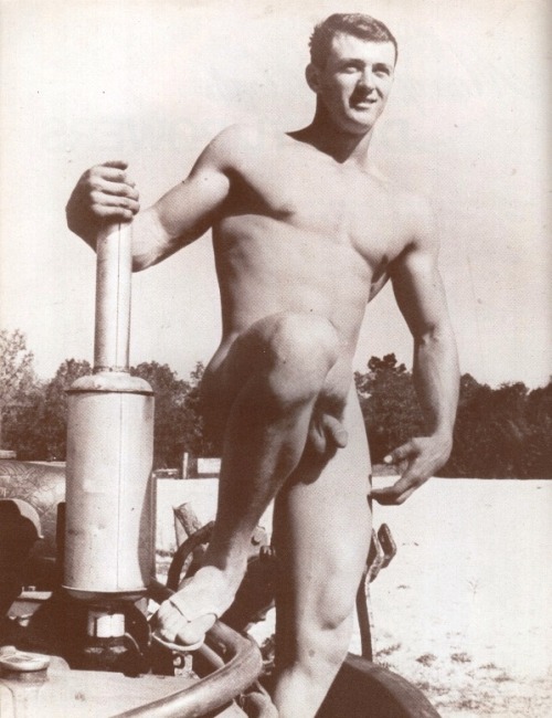 maturegayhomoerotica:  Rock Hudson c1948