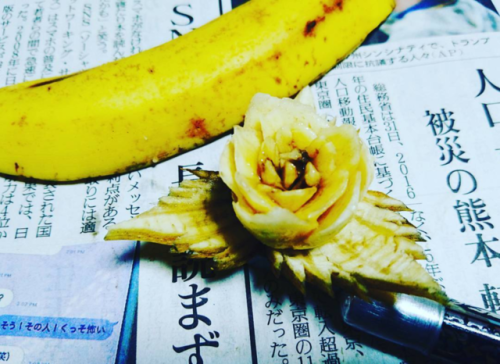 archiemcphee:   Japanese artist Gaku turns fruit and vegetables into intricate works of awesome edible art. Drawing from the traditional Japanese art of decorative garnishing known as Mukimono, Gaku carves beautiful ornamental patterns, often inspired