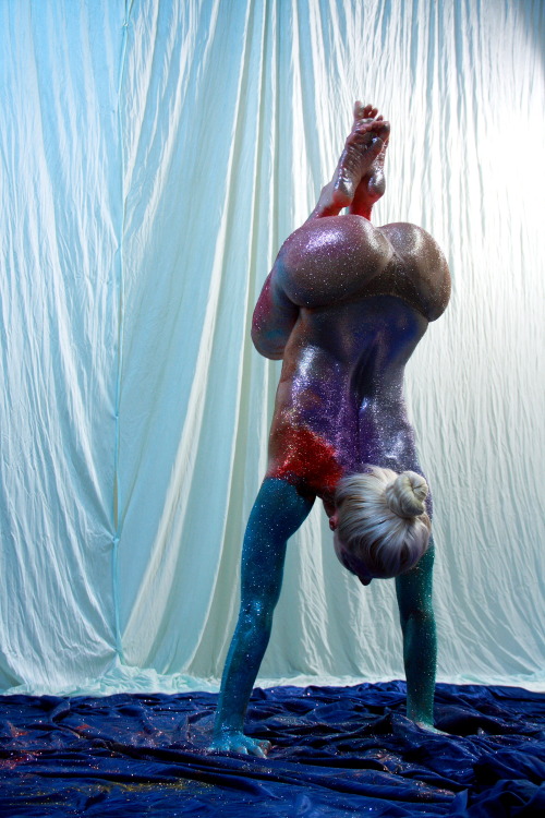freeflowinsoul:  loveismindexpansion:  dreaming-and-seeking:  riothooping:  Best thing I’ve ever done:  Put glitter all over my body. Worst thing I’ve ever done:  Put glitter all over my body. Enjoy. Kayla Dyches:  www.riothooping.com  Glitter