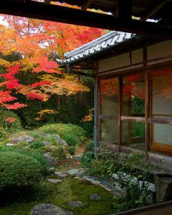 ochabang:  紅葉 - 源光庵 ／ Genkoan Temple by Active-U on Flickr. 