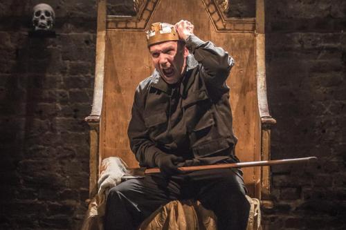 theatreisgoodforthesoul:Richard III Almeida Theatre, 2016Starring Ralph Fiennes and Vanessa Red