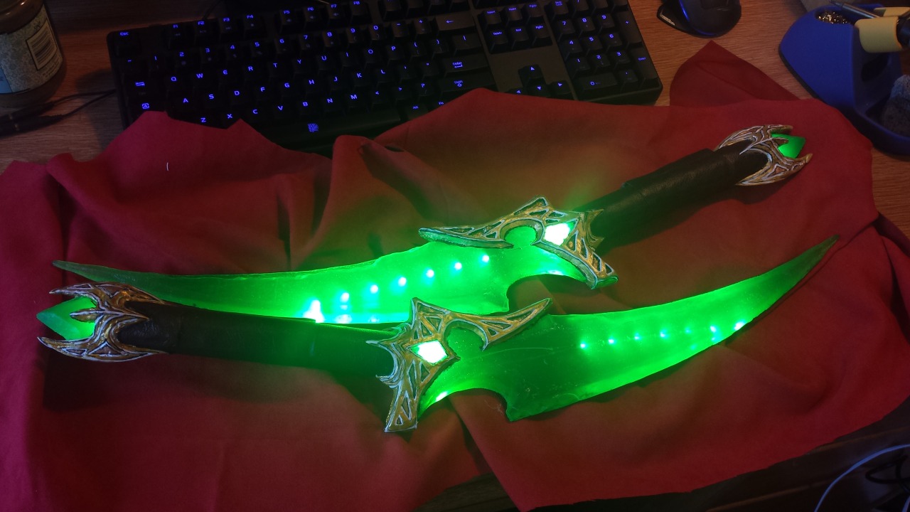 meeshay:  themrdorchester:  katvalkyriecosplay:  Valeera’s 2nd dagger finished!