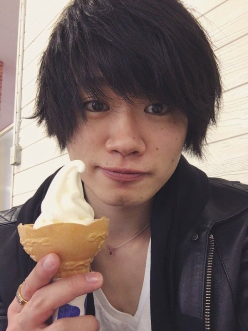 fabulous-food-and-feathers: Actual ray of sunshine Torigoe Yuki (Picture is from his twitter )