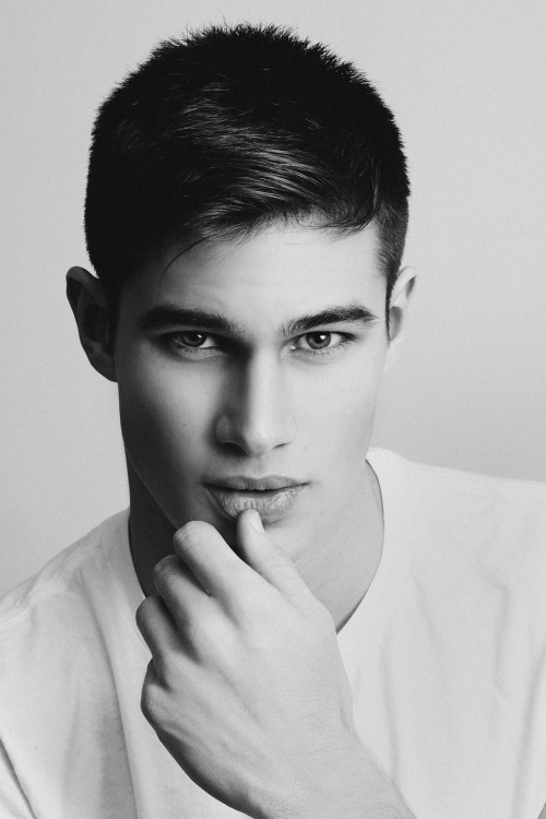 frodosbois:  mundobrazil:  Chris Delbeck !!!   K