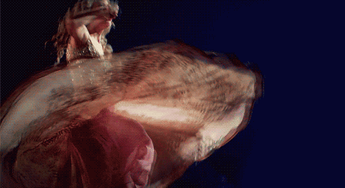 1fearless3:thesmilestheflowers-everything:Taylor Swift Spinning in dresses; some things never change