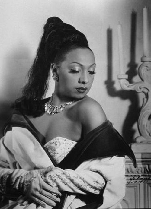 EVERYONE VOTE FOR JOSEPHINE BAKER RIGHT NOW