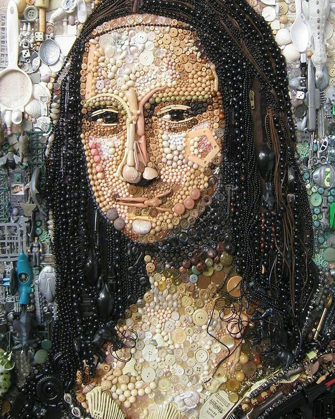 bedenehapsedilenruhlar:  Jane Perkins uses recycled materials to create portraits