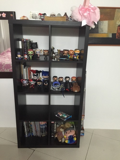 Okay say hi to my new shelf and my pops and my comics and my comic encyclopaedias and my books and m