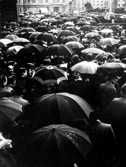 Wolfgang Suschitzky, Second Front Meeting, Trafalgar Square, London, 1942