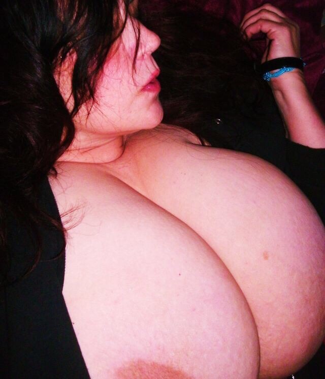 iboobslover:  mylonelybreasts 😛 ib⊙⊙bslover 😋 Pics by mylonelybreasts 😍😛😋