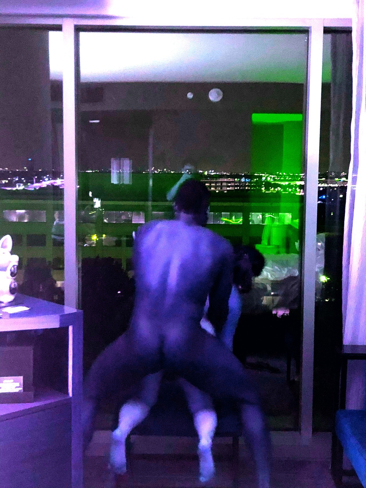 mrsdfwhotwife:  She wanted the suite with the window to the street