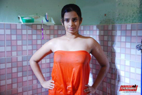 Wet Tamil Girl bathing photoshoot - 02Wet Tamil Girl bathing in pavadai photosunnai naan arivenWet T