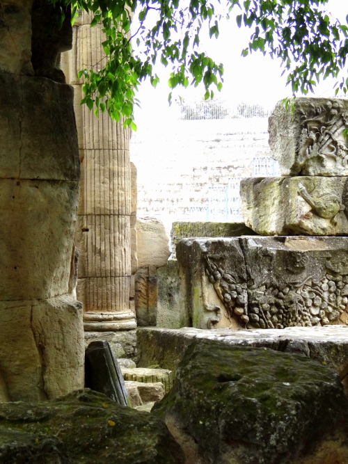 erilor:Ruins of the Roman theatre at Arles, France - still used for drama productions today1st Centu