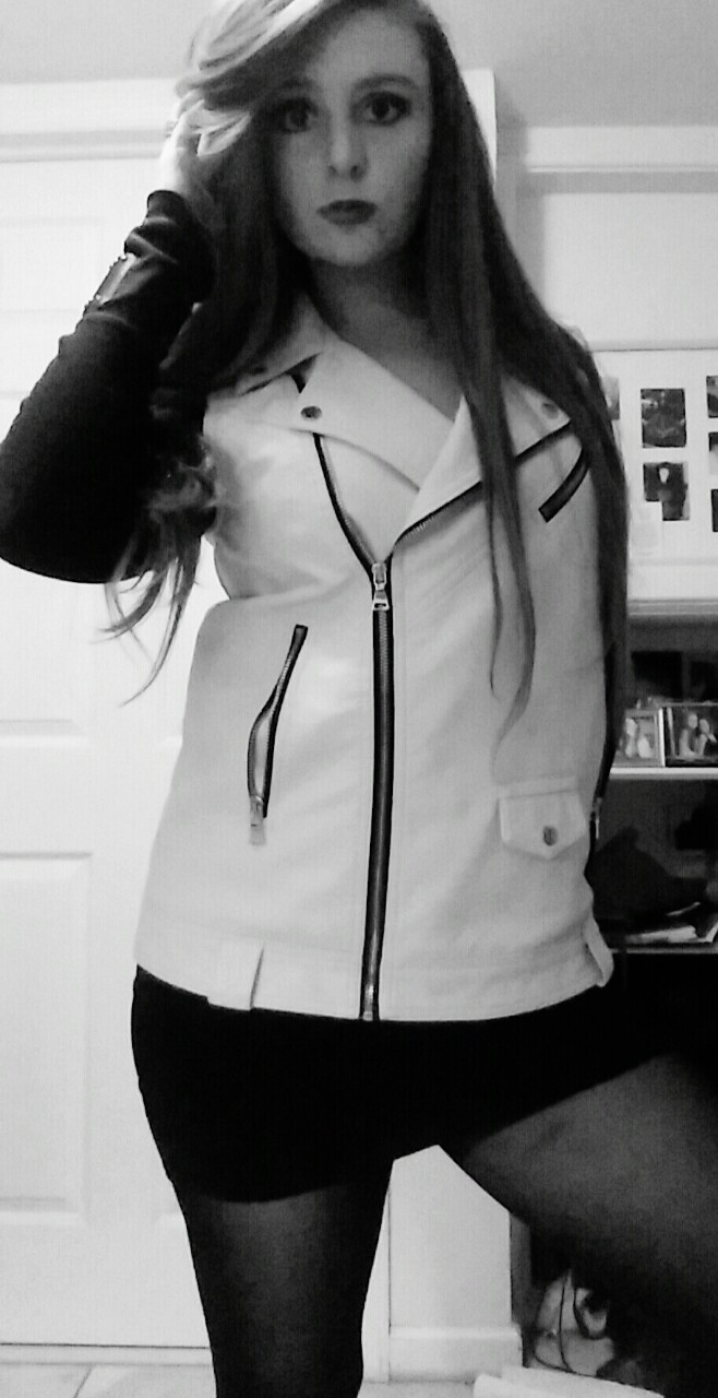 daddyskinkygingergirl:  Feelin the black and white