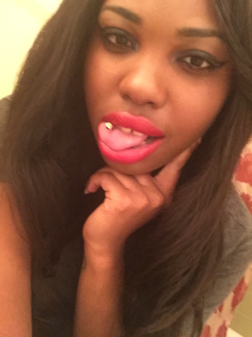 quitethefreak:  prettybirdx3:  quitethefreak:  Blah.  Sit on my face  No u sit on mine. My tongue is clearly ready.