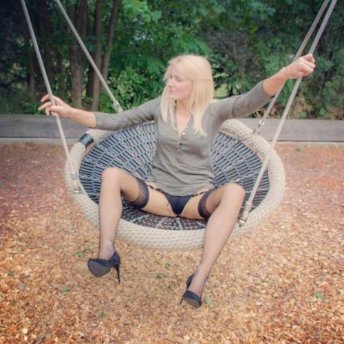 Swinging againwith Garterbelt and Stockings watch a Video of this now ⏩⏩@video.mylegs24 ⏪⏪ - - - -Lo