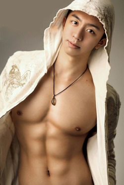 I love his body &amp; face! Who is he?