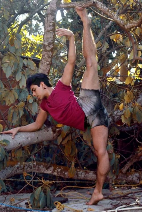 guysdoingthesplits:  (via TumbleOn)