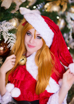 hot-cosplays-babes:Happy Holidays Asuka by