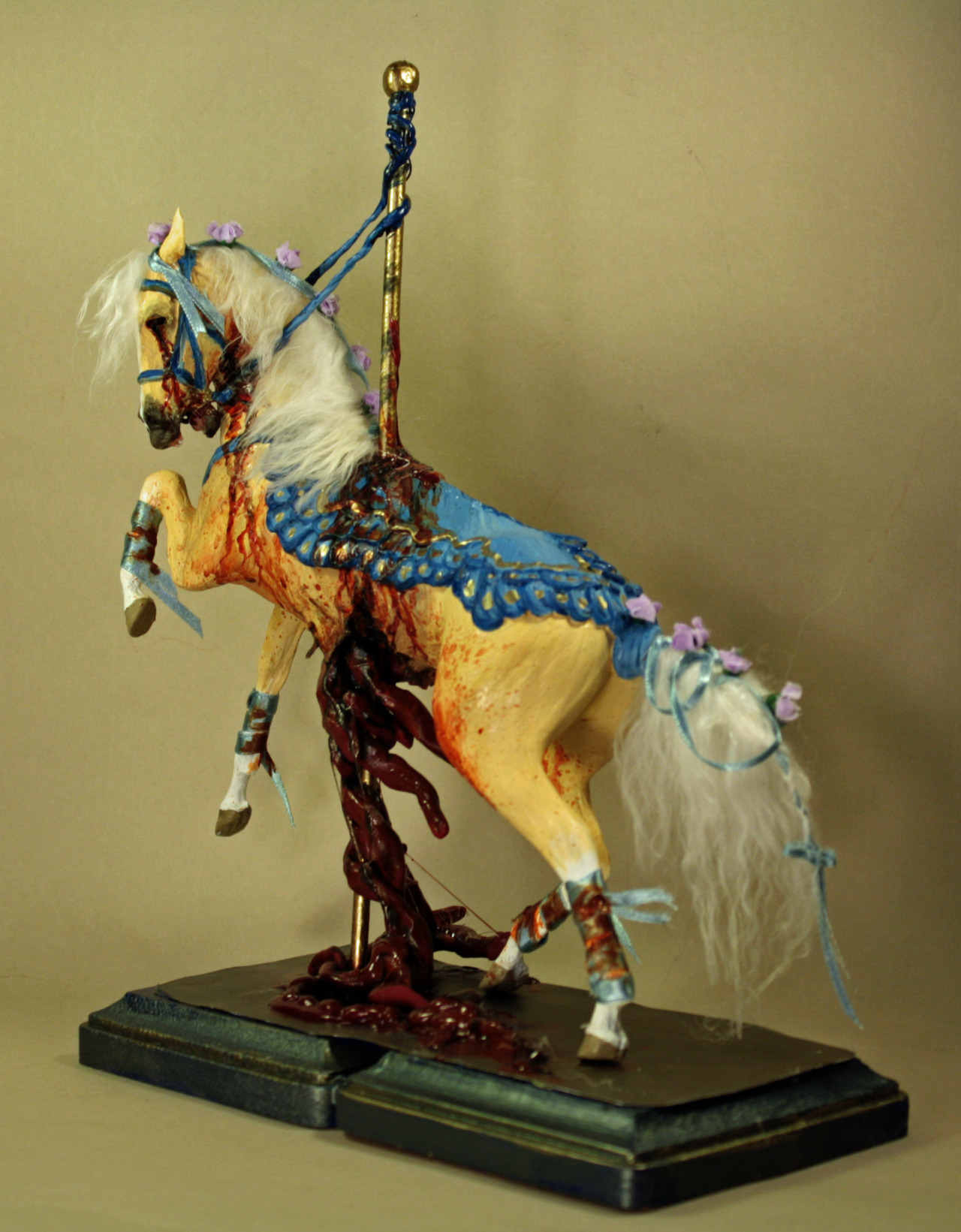 quequinoxart:  “Carnival” polymer clay sculpture by Quequinox Art I’ve been