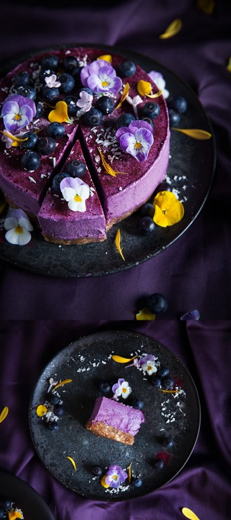 decadentdessertsblog:No Bake Vegan Blueberry Lemon Cheesecake Recipe from Call Me Cupcake.The crust 