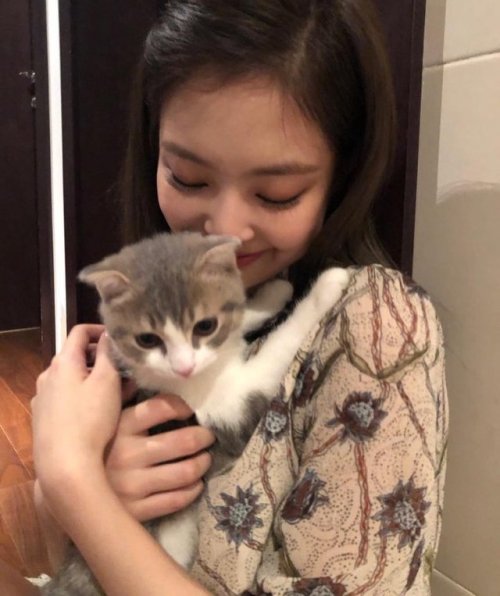 blackpinkofficial: [IG] 180916 jennierubyjane: meow