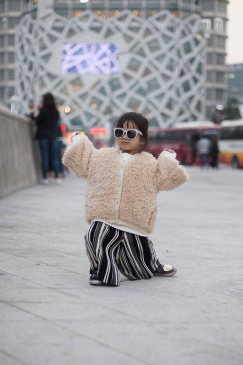 humans-of-seoul:Today’s microfashion&lt;Humans of Seoul at Seoul Fashion Week&gt;오늘의 패