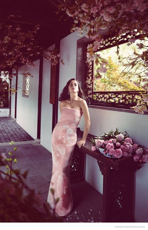 Katy Perry is the October cover girl of Harper’s Bazaar US, posing in a Schiaparelli