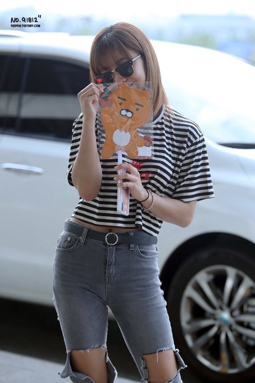 igotbobaminz:  WHAT A LOOK 🍁