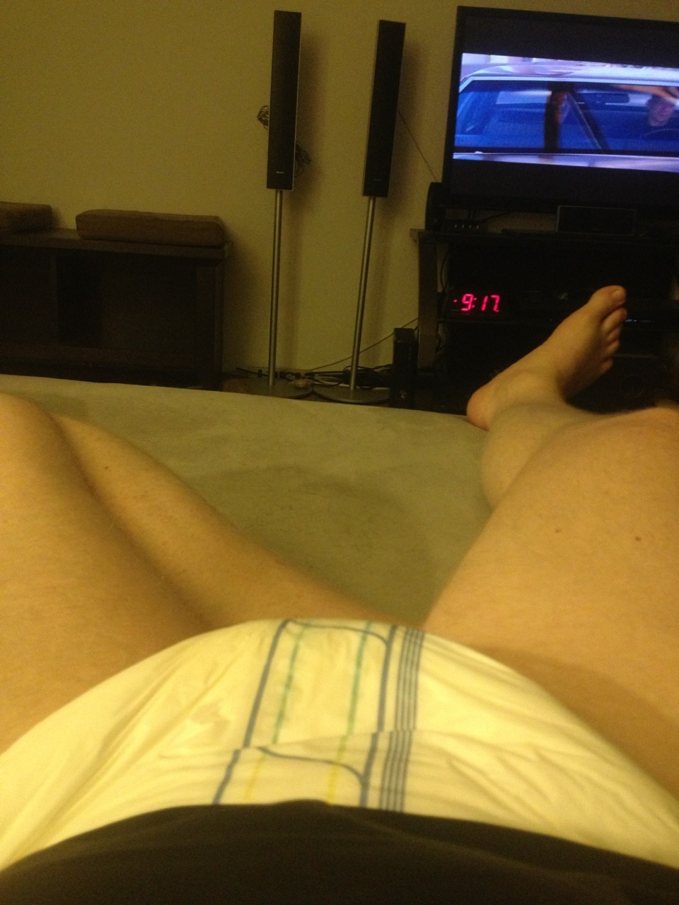 dlboy78:  The blue lines are getting longer and nobody’s here to change me *pouts*