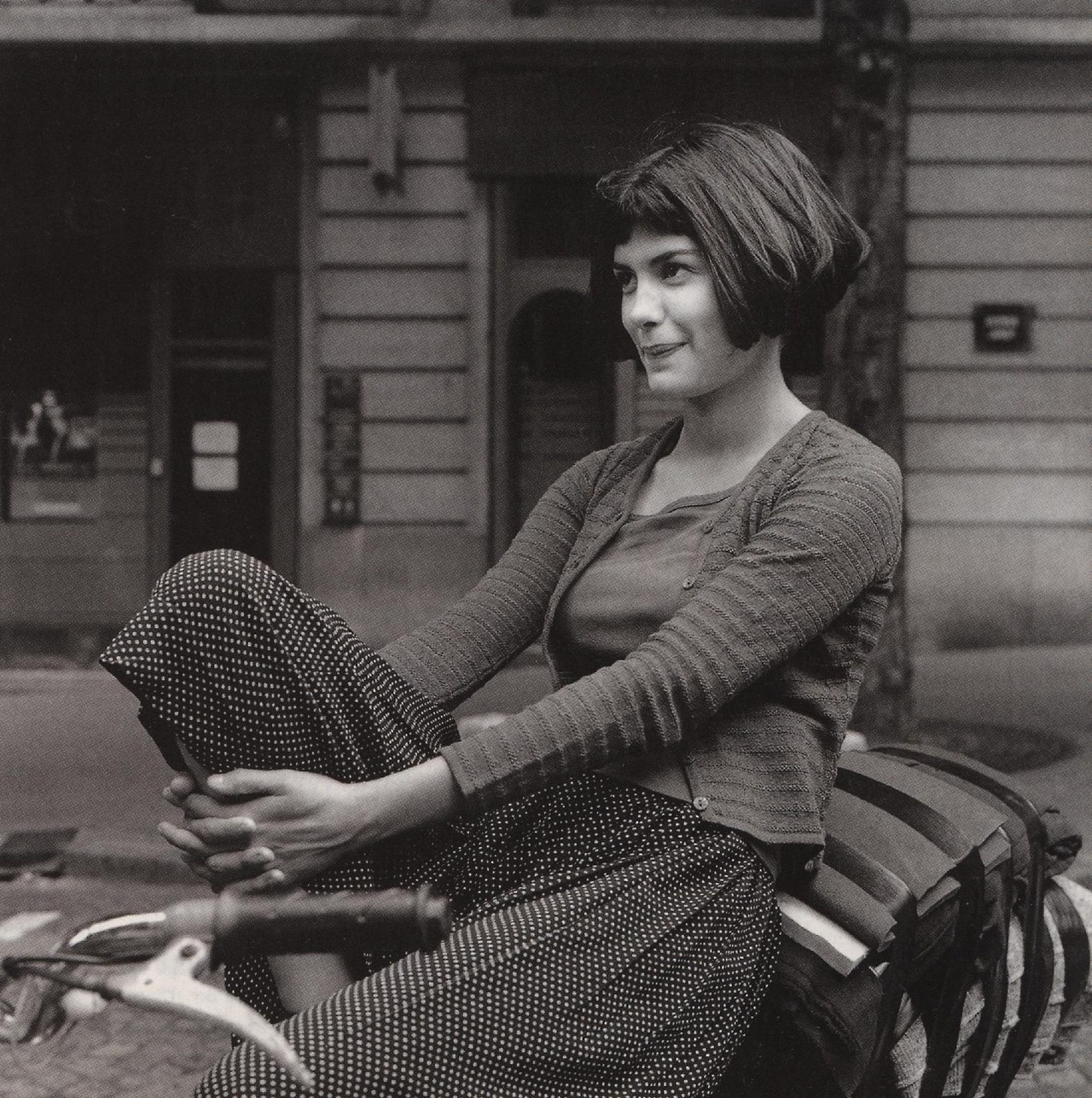 orwell:Audrey Tautou on the set of Jean-Pierre Jeunet’s Le fabuleux destin d'Amélie