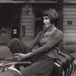 orwell:Audrey Tautou on the set of Jean-Pierre