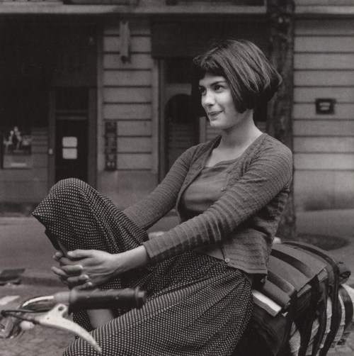 mindo80:Audrey Tautou on the set of Jean-Pierre Jeunet’s Le fabuleux destin d'Amélie Poulain (2001)