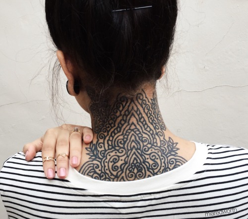 mia-redworth:  you guys are always asking for more close ups of my neck so here ya go 