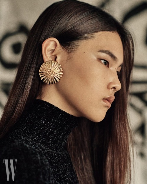 fashionarmies: ‘고전과 유니크 사이’ Ellis Ahn (앨리스) for W Korea — August 2017. Ph: Kim Hyu