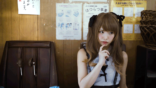 tokyo-cosplay-com: えなことマッサージチェア。Enako&Massage chair.