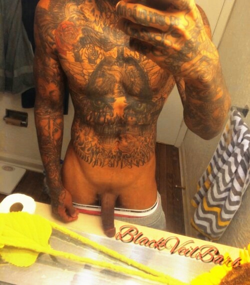 dominicanblackboy:  Damn pa sexy fat tatted ass got slim tasty dick between his legs!😍😍😍😍😍