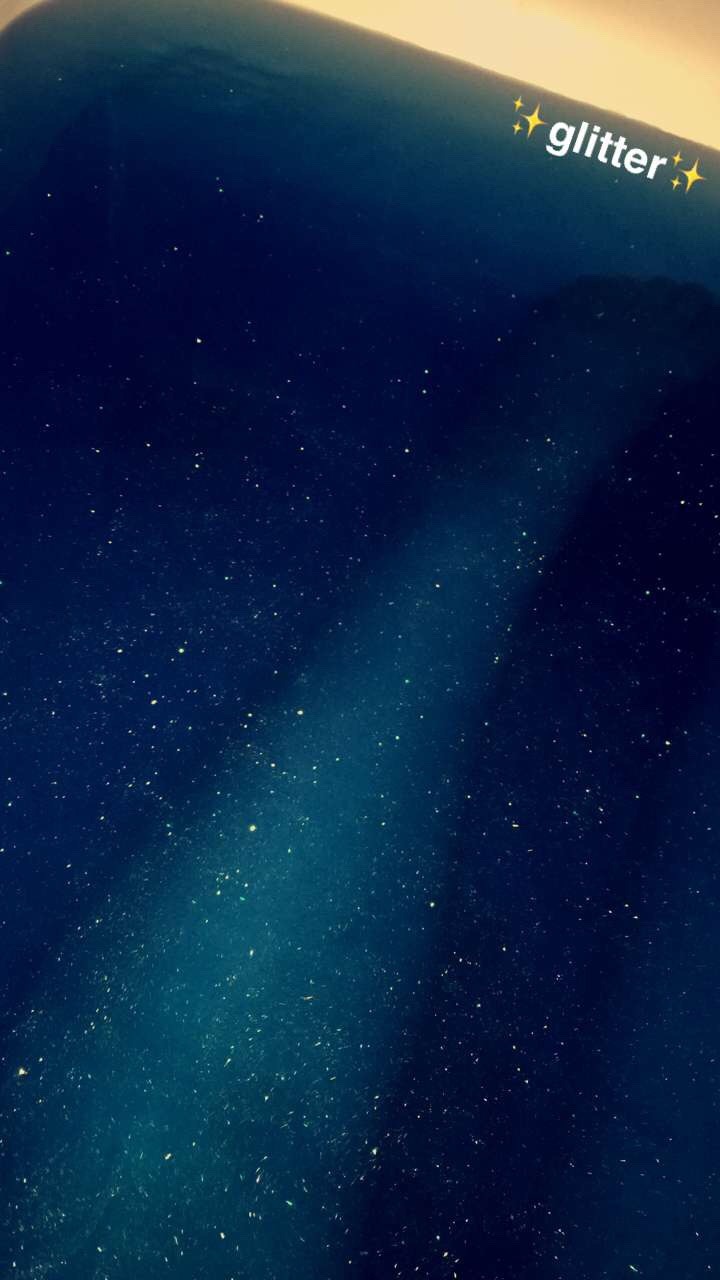 not-natalias-porn-blog:  Wet Wednesday with my beautiful Lush bath ✨
