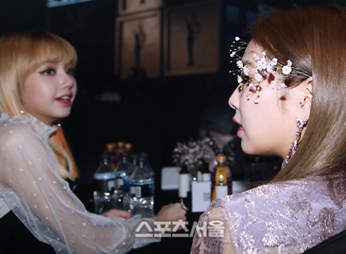 [PRESS] Jennie and Lisa at the 26th Seoul Music Awards