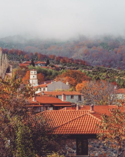 Autumn colours in the village of Paliós Ágios Athanásios, Mt Kaimaktsalan, Greece by @md_desp_ via I