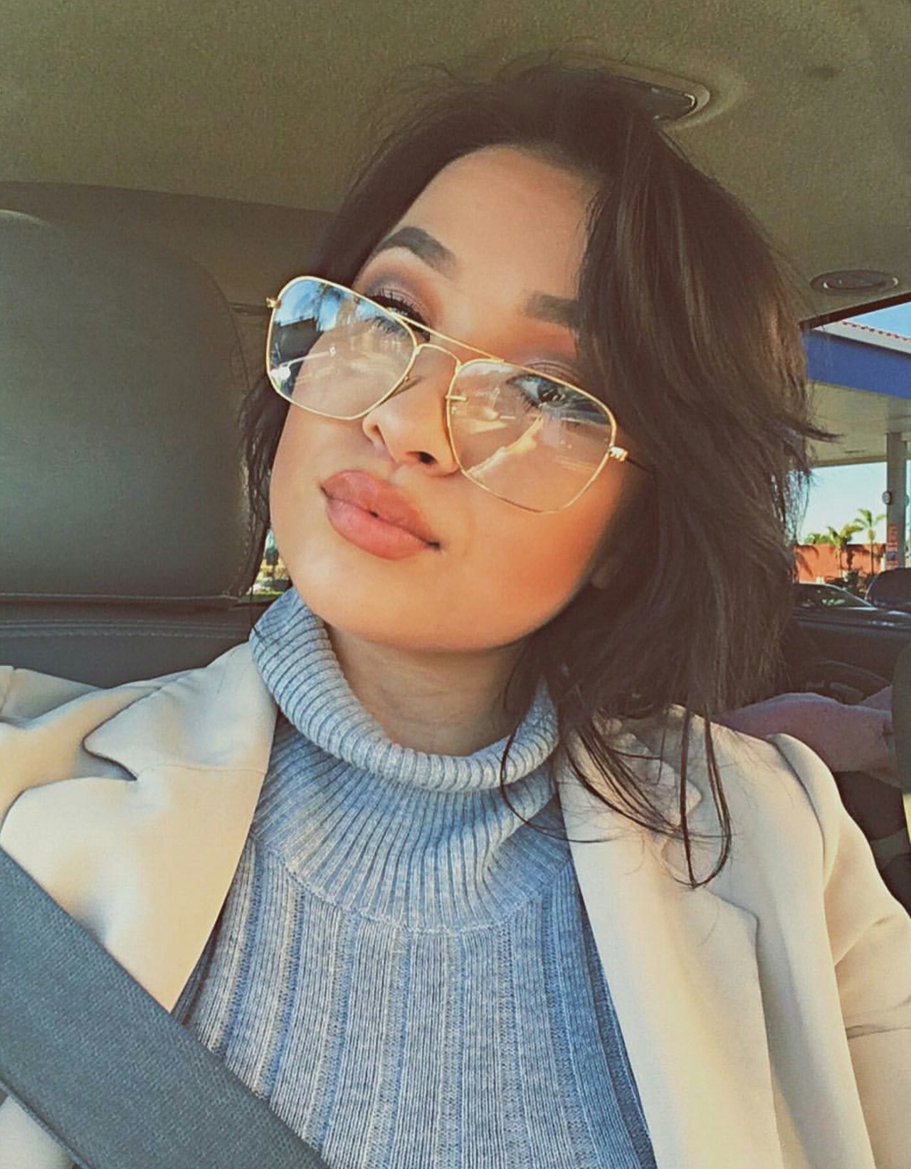 lizpelayofan:  Sexy winter look by Lizzy :)