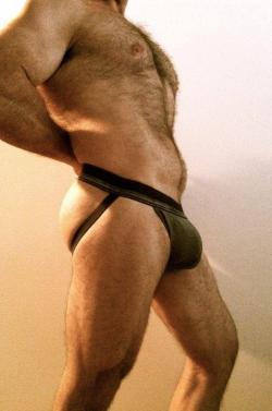 dilf-fan:  MY DADDY IS A BIG HAIRY STUD 